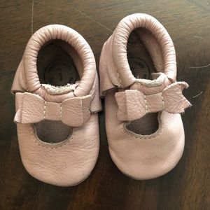 Freshly Picked PINK Bow Moc Sz 3